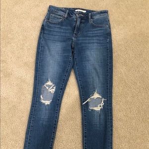 Levi’s Medium wash high rise skinny jeans